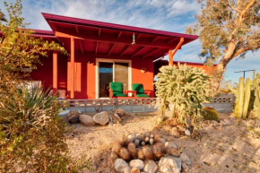 Chuck's Cabin in a Joshua Tree Community